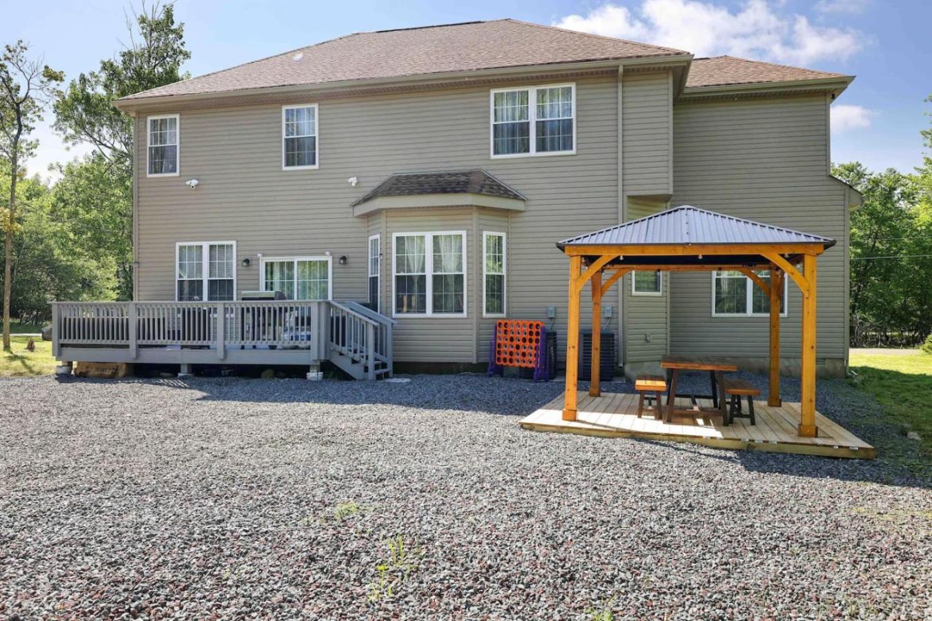 Spacious Luxury Poconos Getaway * Tobyhanna