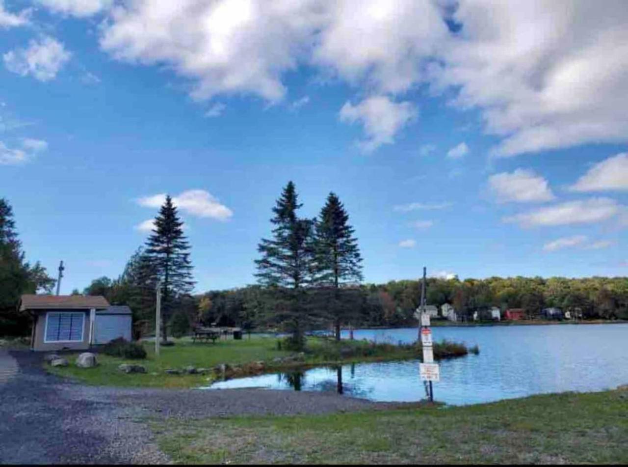 Spacious Luxury Poconos Getaway * Tobyhanna