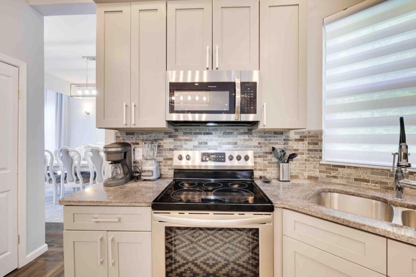 Spacious Luxury Poconos Getaway * Tobyhanna
