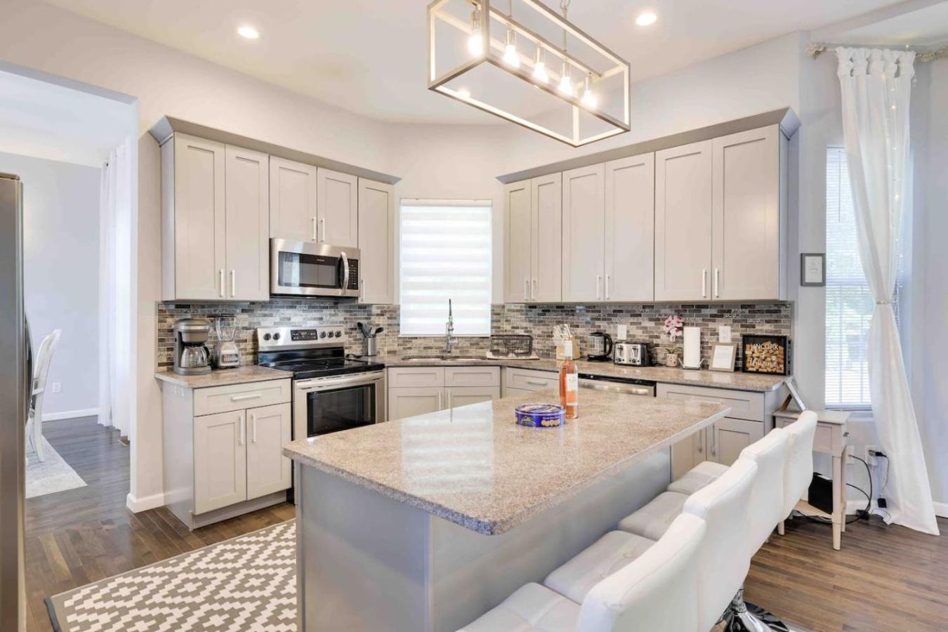 Spacious Luxury Poconos Getaway *
